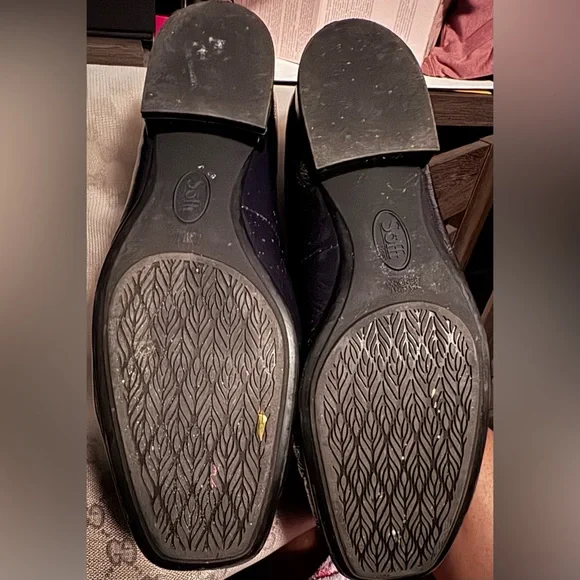 Sofft Navy Patent Leather Loafers with Gold Buckle - Picture 4 of 6